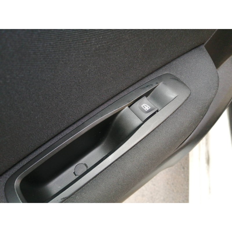 Recambio de mando elevalunas trasero izquierdo para renault megane iv berlina 5p experience referencia OEM IAM 829507746R  