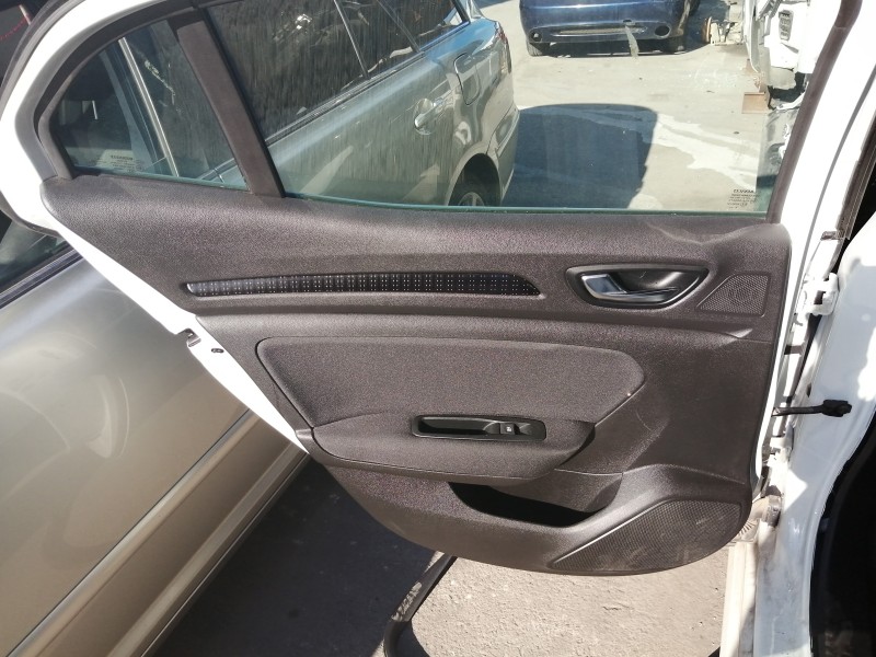 Recambio de guarnecido puerta trasera izquierda para renault megane iv berlina 5p experience referencia OEM IAM 153001892  