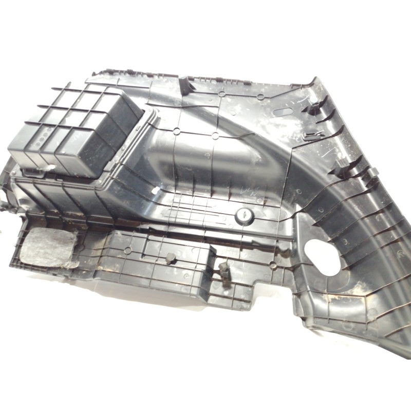 Recambio de molduras traseras para hyundai ix35 comfort 2wd referencia OEM IAM 857412Y000  