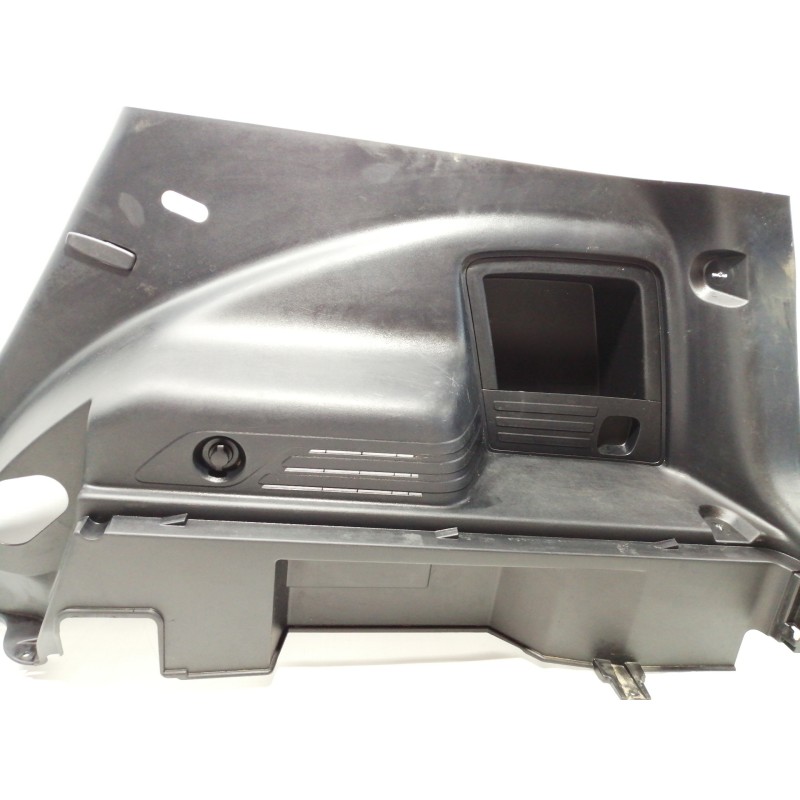 Recambio de molduras traseras para hyundai ix35 comfort 2wd referencia OEM IAM 857412Y000  