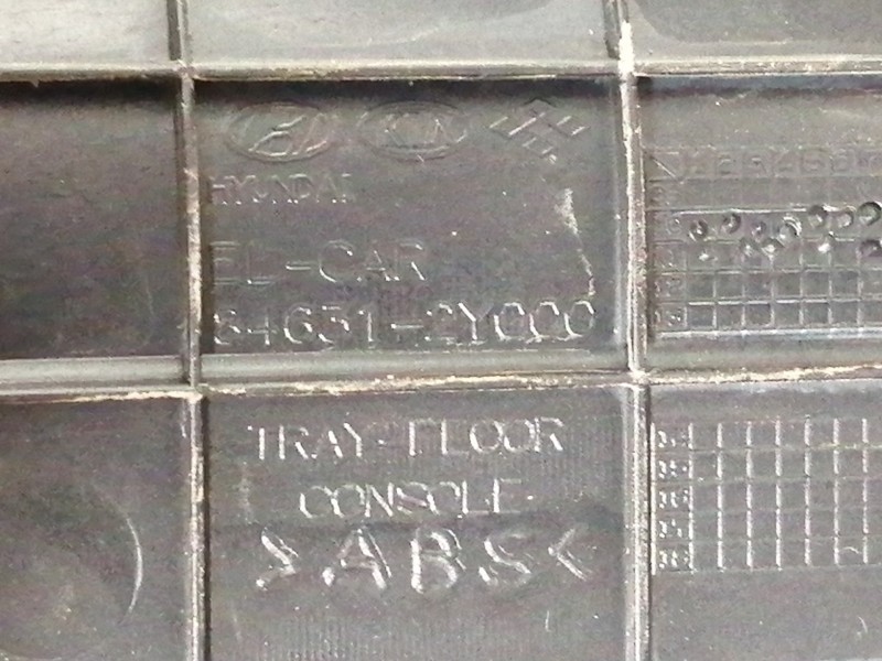 Recambio de apoyabrazos central para hyundai ix35 comfort 2wd referencia OEM IAM 846312Y000 846212Y050 961102S000TAN 2S000TAN LM