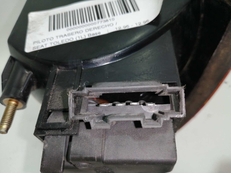 Recambio de piloto trasero derecho para seat toledo (1l) base referencia OEM IAM 1L0945096  