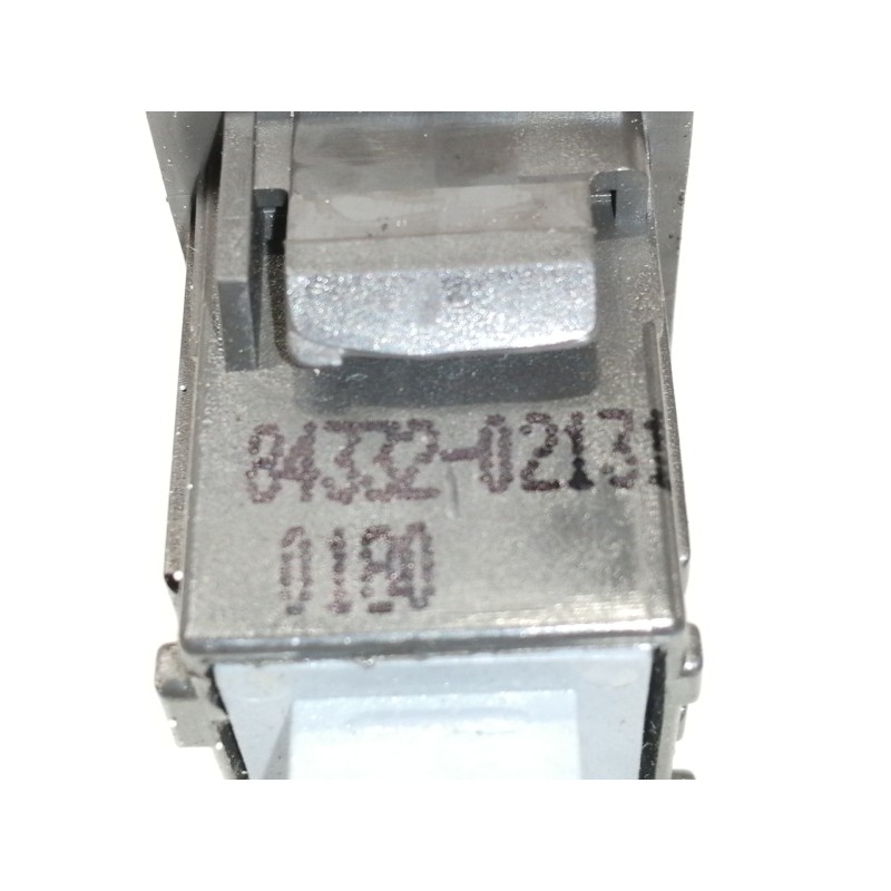 Recambio de warning para toyota auris ts referencia OEM IAM 8433202131  