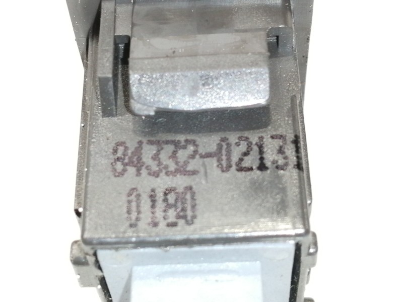 Recambio de warning para toyota auris ts referencia OEM IAM 8433202131  