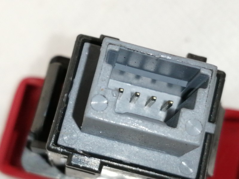 Recambio de warning para toyota auris ts referencia OEM IAM 8433202131  