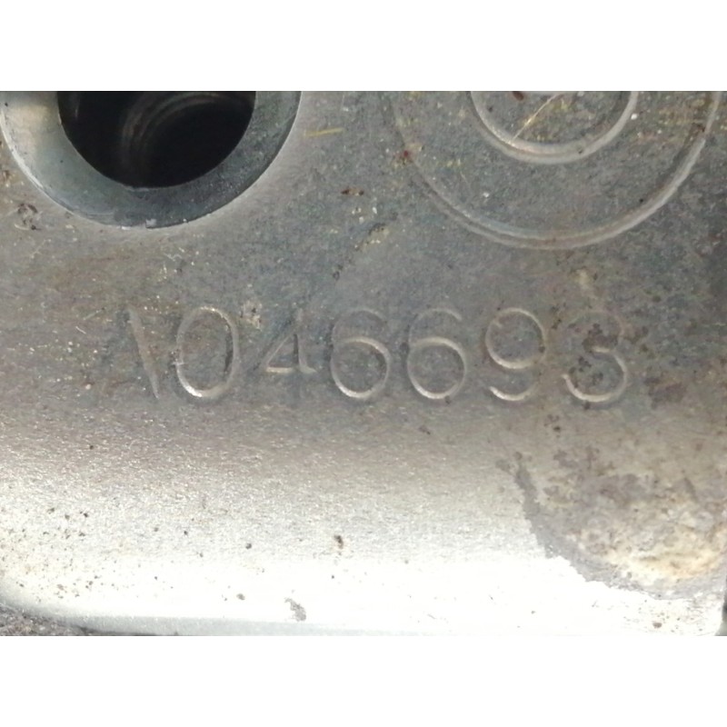 Recambio de cerradura puerta trasera derecha para toyota auris ts referencia OEM IAM A046693  