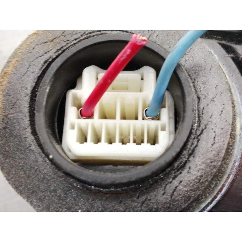 Recambio de cerradura puerta trasera derecha para toyota auris ts referencia OEM IAM A046693  