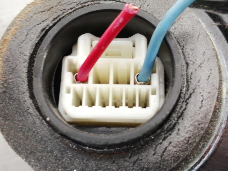 Recambio de cerradura puerta trasera derecha para toyota auris ts referencia OEM IAM A046693  