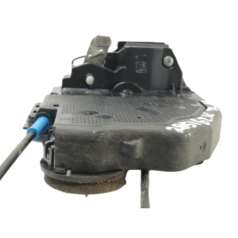 Recambio de cerradura puerta trasera derecha para toyota auris ts referencia OEM IAM A046693  