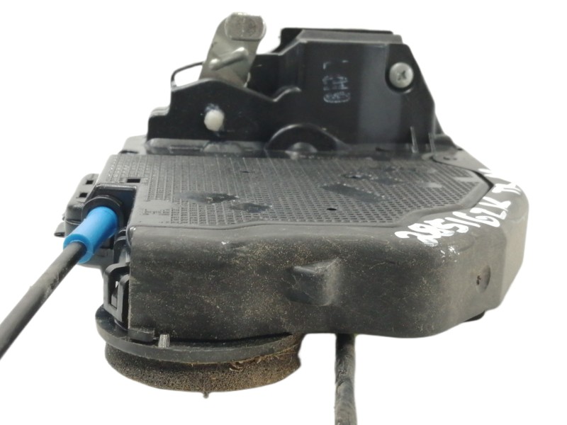 Recambio de cerradura puerta trasera derecha para toyota auris ts referencia OEM IAM A046693  