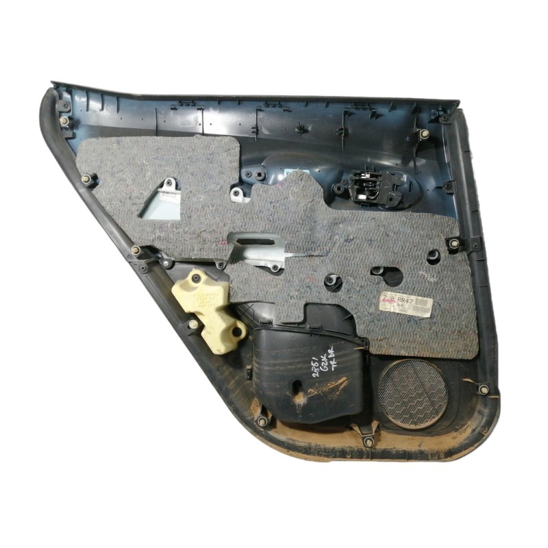 Recambio de guarnecido puerta trasera derecha para toyota auris ts referencia OEM IAM 6778702010 6777502180 