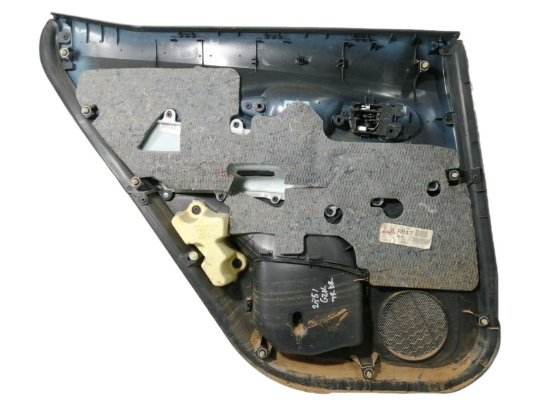 Recambio de guarnecido puerta trasera derecha para toyota auris ts referencia OEM IAM 6778702010 6777502180 