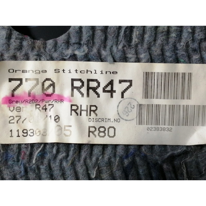 Recambio de guarnecido puerta trasera derecha para toyota auris ts referencia OEM IAM 6778702010 6777502180 