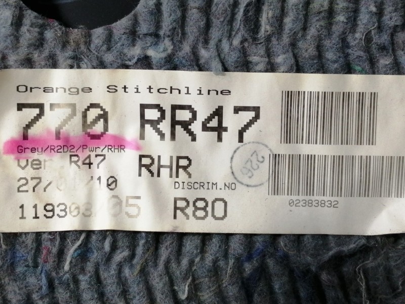 Recambio de guarnecido puerta trasera derecha para toyota auris ts referencia OEM IAM 6778702010 6777502180 