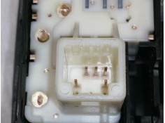 Recambio de mando elevalunas trasero derecho para toyota auris ts referencia OEM IAM    2