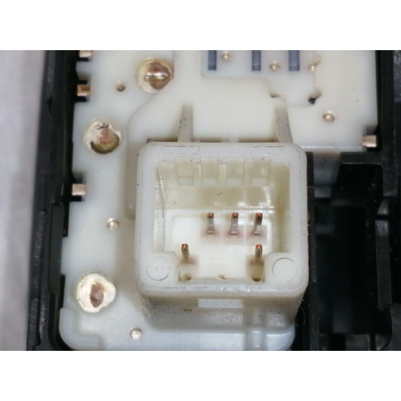 Recambio de mando elevalunas trasero derecho para toyota auris ts referencia OEM IAM   