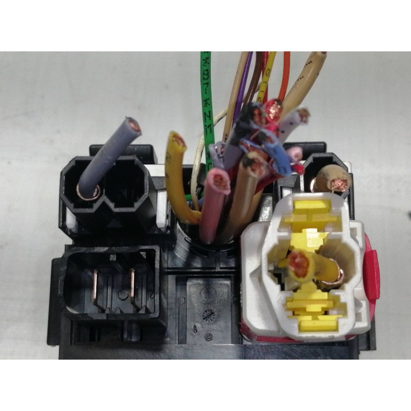 Recambio de caja reles / fusibles para citroën ds4 design referencia OEM IAM 9665492680 01801478 18014931 