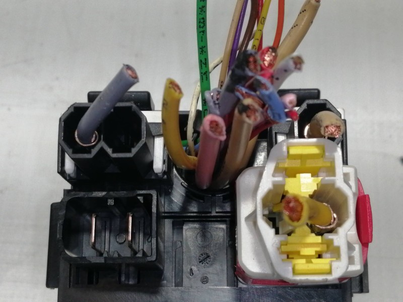 Recambio de caja reles / fusibles para citroën ds4 design referencia OEM IAM 9665492680 01801478 18014931 