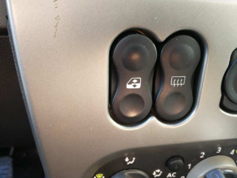 Recambio de mando elevalunas delantero izquierdo para dacia sandero ambiance referencia OEM IAM 602227  