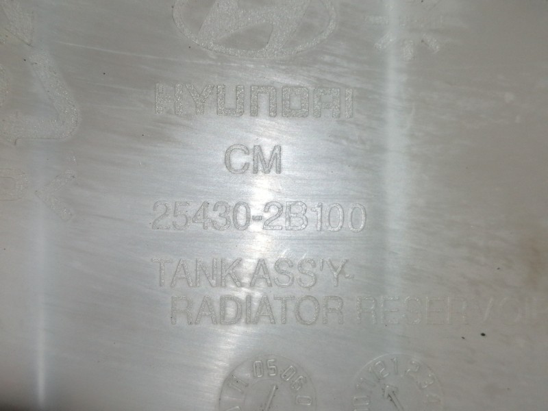 Recambio de deposito expansion para kia sorento emotion 4wd referencia OEM IAM 254302B100  