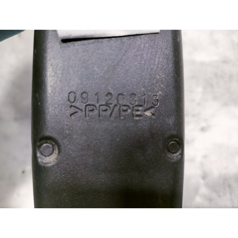 Recambio de enganche cinturon delantero derecho para kia sorento emotion 4wd referencia OEM IAM 888402P400VA 09120813 