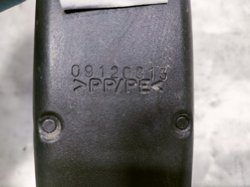 Recambio de enganche cinturon delantero derecho para kia sorento emotion 4wd referencia OEM IAM 888402P400VA 09120813 