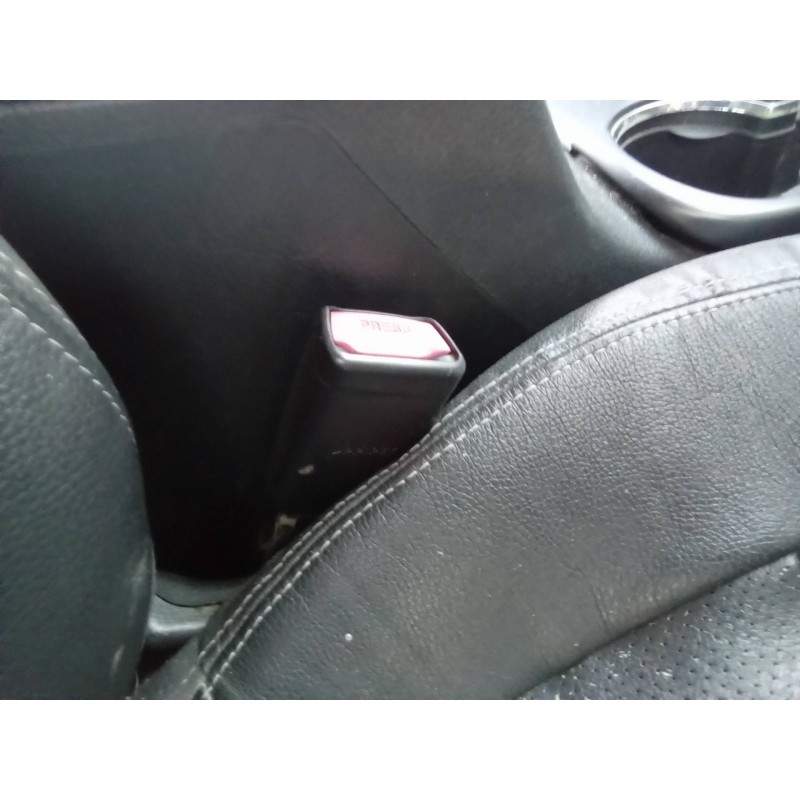 Recambio de enganche cinturon delantero derecho para kia sorento emotion 4wd referencia OEM IAM 888402P400VA 09120813 