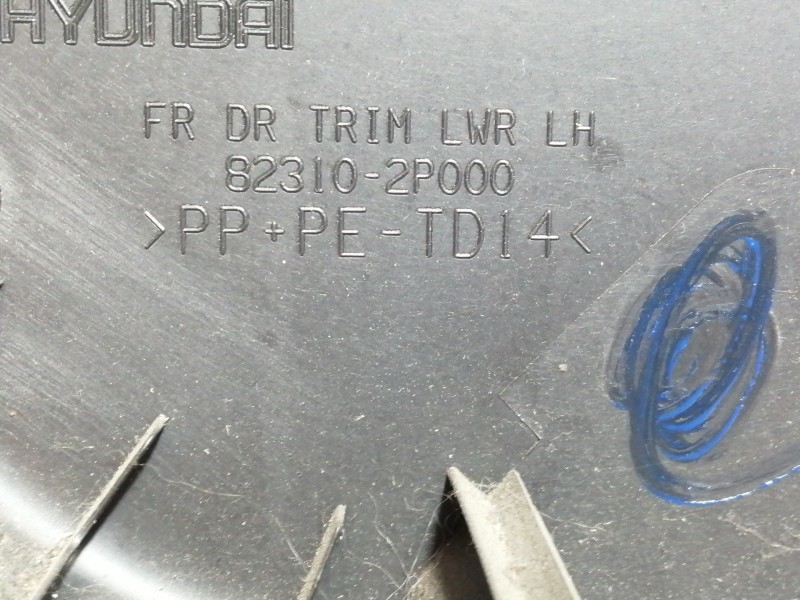 Recambio de guarnecido puerta delantera izquierda para kia sorento emotion 4wd referencia OEM IAM 823102P000  