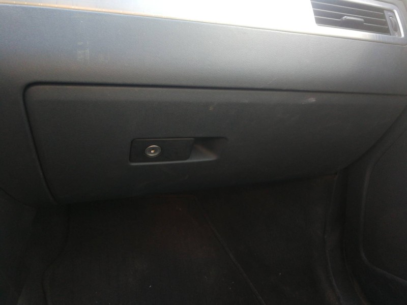 Recambio de guantera para volvo xc70 kinetic awd referencia OEM IAM   