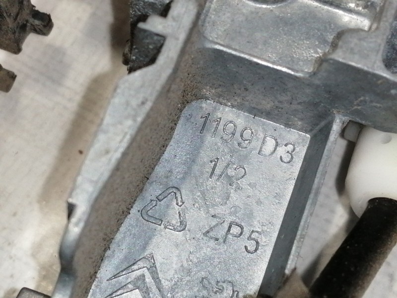 Recambio de cerradura puerta delantera derecha para peugeot rcz basis referencia OEM IAM 1130M1843I7  