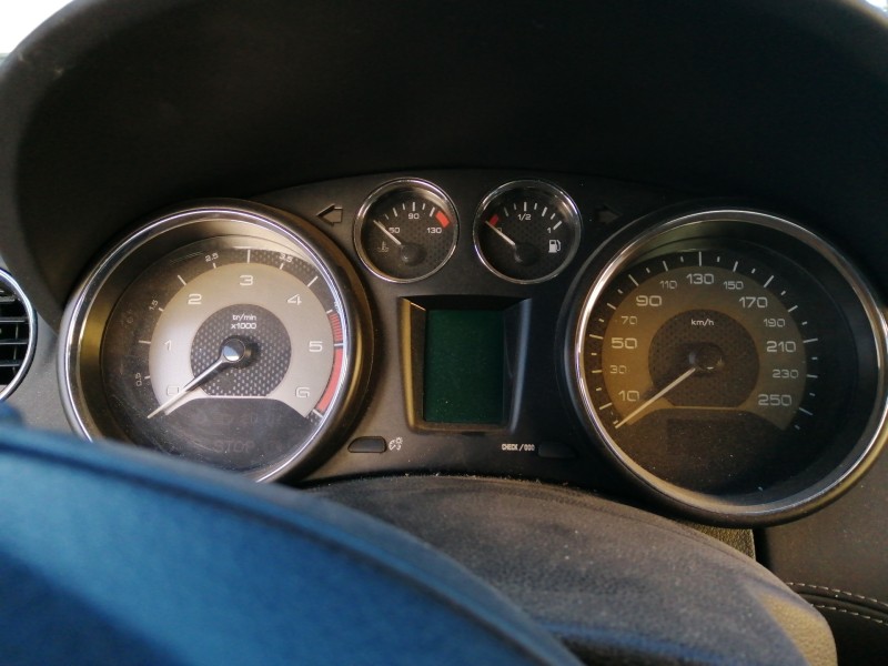 Recambio de cuadro instrumentos para peugeot rcz basis referencia OEM IAM 554001557300  