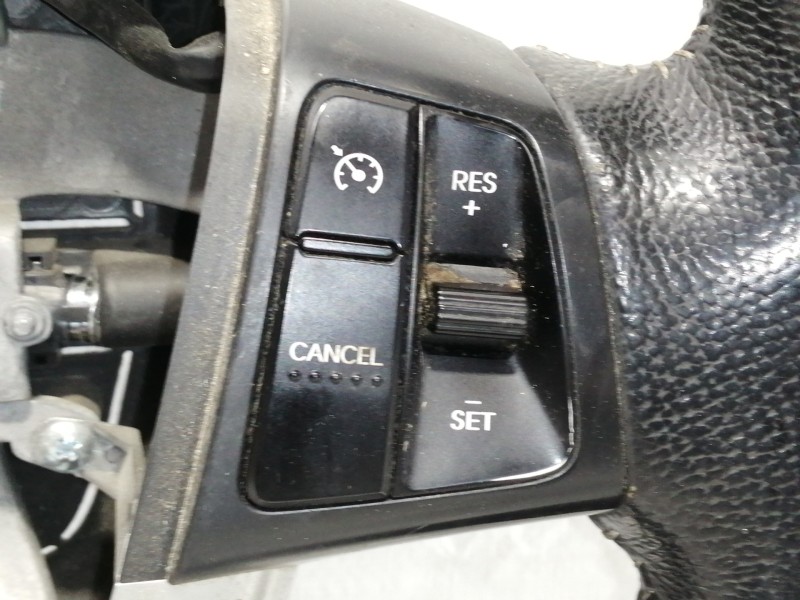 Recambio de volante para kia sorento emotion 4wd referencia OEM IAM 561202P100AMN 561302P000 