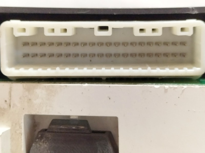 Recambio de cuadro instrumentos para toyota corolla (e12) 1.6 linea luna berlina referencia OEM IAM 8380002750  