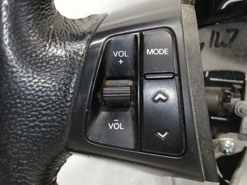 Recambio de volante para kia sorento emotion 4wd referencia OEM IAM 561202P100AMN 561302P000 