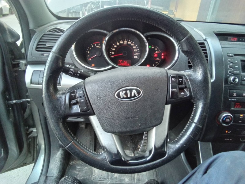 Recambio de volante para kia sorento emotion 4wd referencia OEM IAM 561202P100AMN 561302P000 