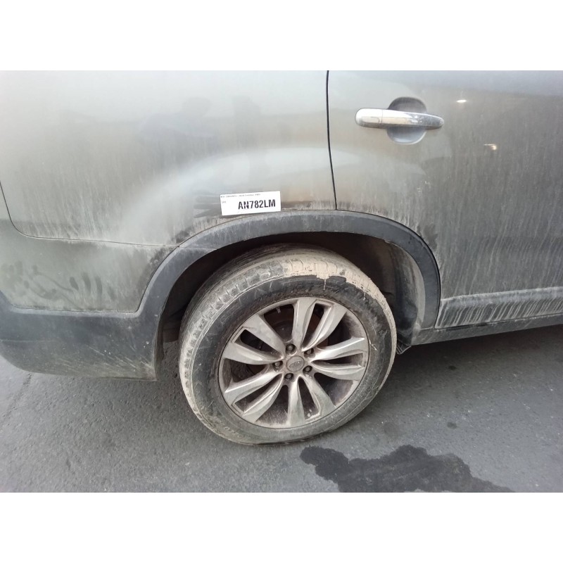 Recambio de aletin trasero derecho para kia sorento emotion 4wd referencia OEM IAM 877432P000 877422P000 