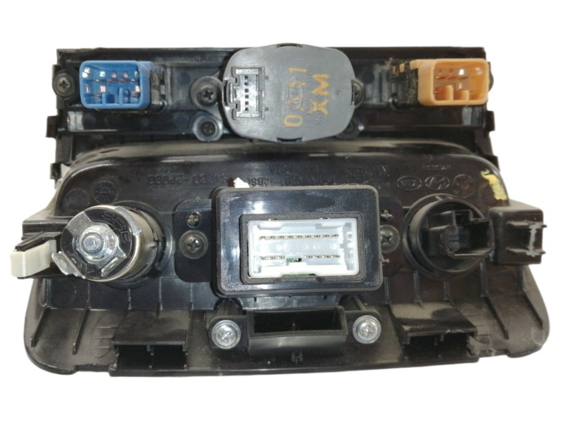 Recambio de moldura para kia sorento emotion 4wd referencia OEM IAM 933002P030 961202P00091230 847302P000