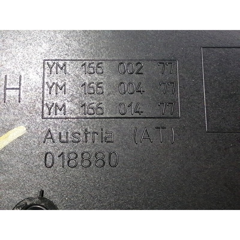 Recambio de guarnecido puerta delantera derecha para peugeot rcz basis referencia OEM IAM YM13301877 YM13301277 YM16600277