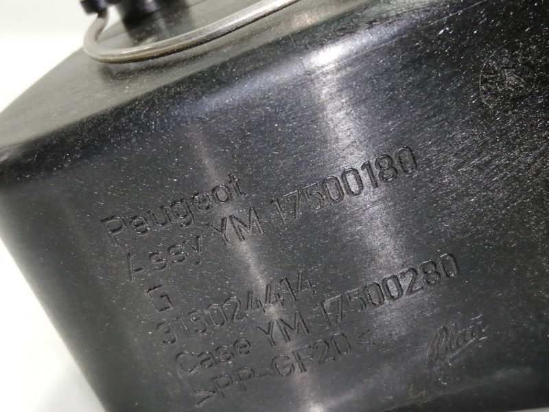 Recambio de tapa exterior combustible para peugeot rcz basis referencia OEM IAM YM17519080 17519080 315024414