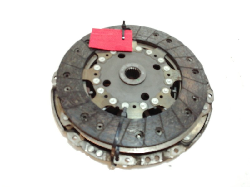 Recambio de kit embrague para nissan juke (f15) acenta referencia OEM IAM 302050418R  