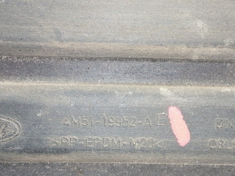 Recambio de rejilla paragolpes izquierda para ford focus berlina (cap) ambiente (d) referencia OEM IAM 4M5119952  