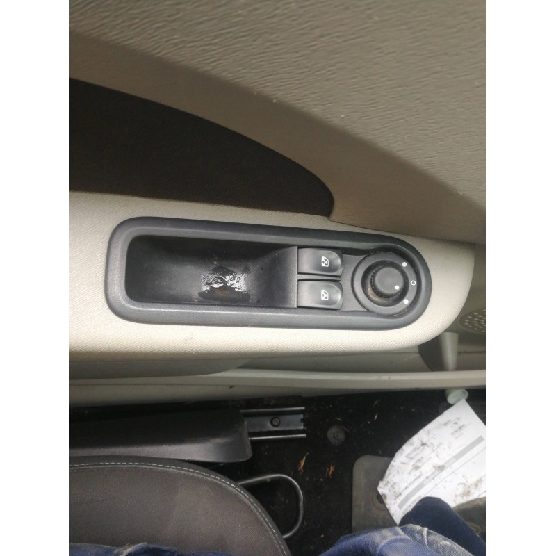 Recambio de mando elevalunas delantero izquierdo para renault twingo authentique referencia OEM IAM 8200356515B  