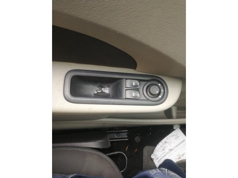 Recambio de mando elevalunas delantero izquierdo para renault twingo authentique referencia OEM IAM 8200356515B  