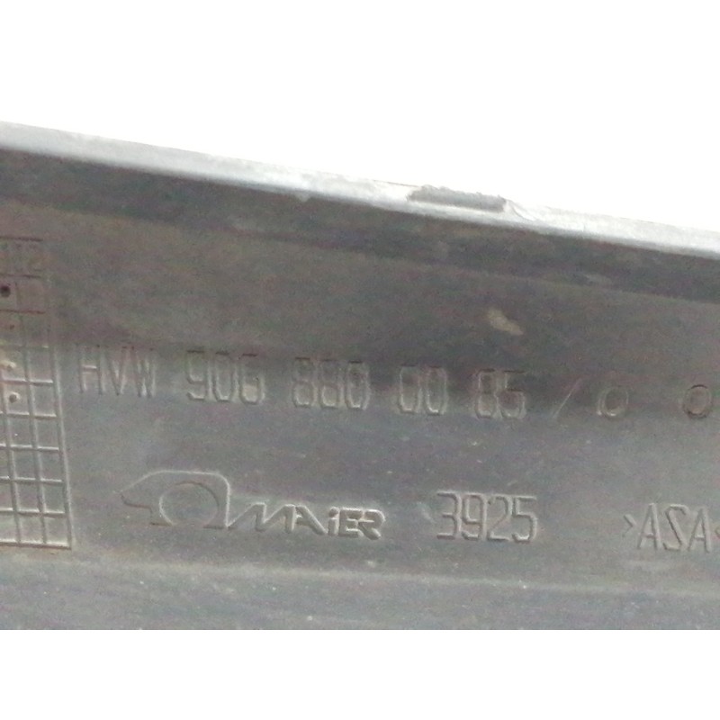 Recambio de rejilla delantera para volkswagen crafter combi (2e) combi, techo elevado 35 referencia OEM IAM 9068800085  