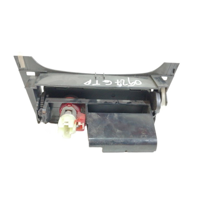 Recambio de cenicero para opel insignia berlina cosmo referencia OEM IAM 13241927  