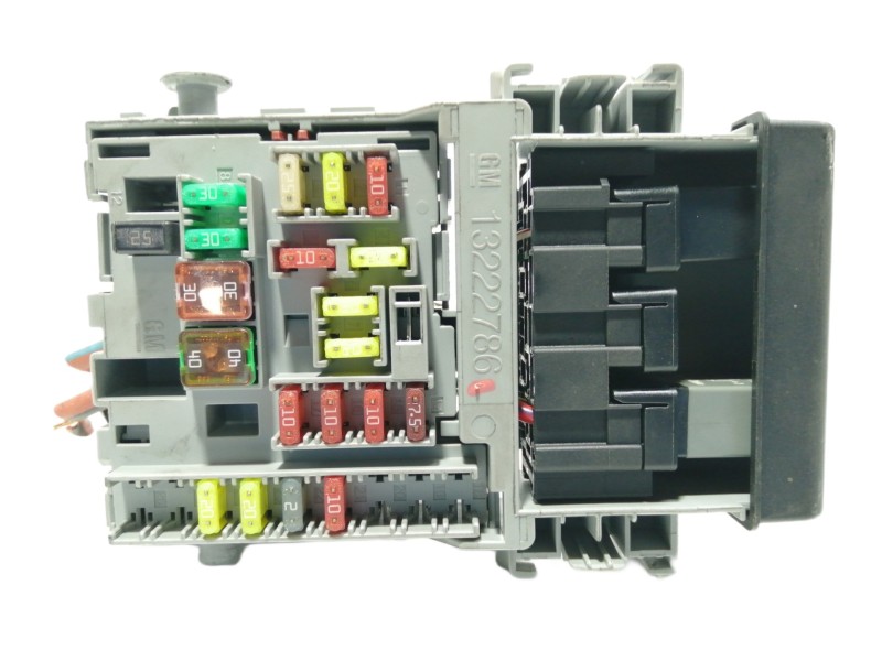 Recambio de caja reles / fusibles para opel insignia berlina cosmo referencia OEM IAM 13222786  
