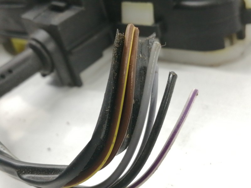 Recambio de cerradura puerta delantera izquierda para opel insignia berlina cosmo referencia OEM IAM 13503149  