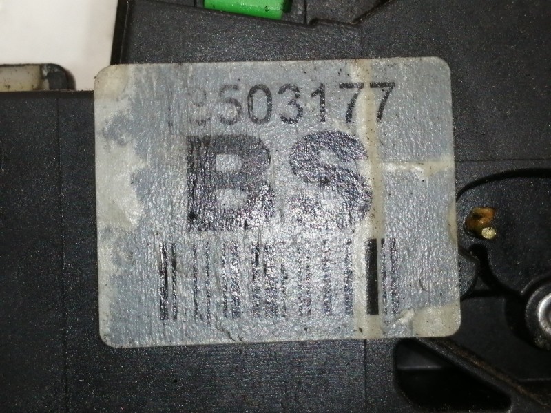 Recambio de cerradura puerta trasera izquierda para opel insignia berlina cosmo referencia OEM IAM 13503177  