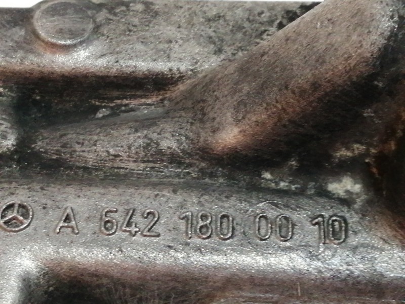 Recambio de soporte filtro aceite para mercedes-benz clase clk (w209) coupe 320 cdi (209.320) referencia OEM IAM A6421800010  