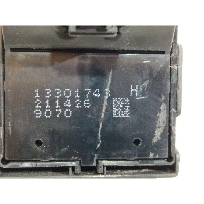 Recambio de mando elevalunas delantero izquierdo para opel insignia berlina cosmo referencia OEM IAM 13301743  